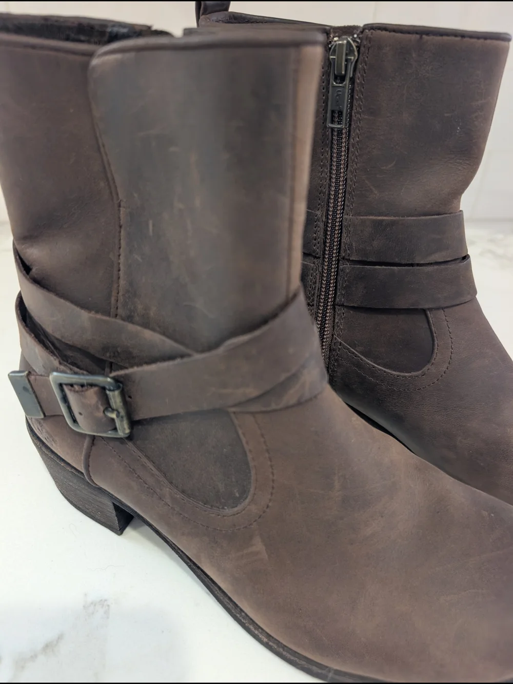 Boho Moto Biker Western UGG Brown Distressed Leather Buckle Strap Heeled 5.5